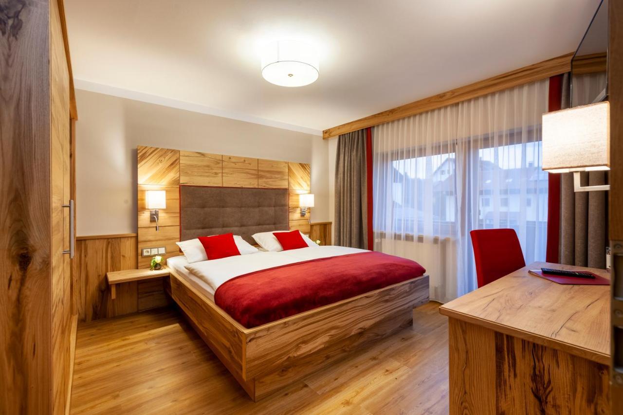Genusshotel Hohenbogen نيوكيرتشن بيم هيليغين بلوت المظهر الخارجي الصورة