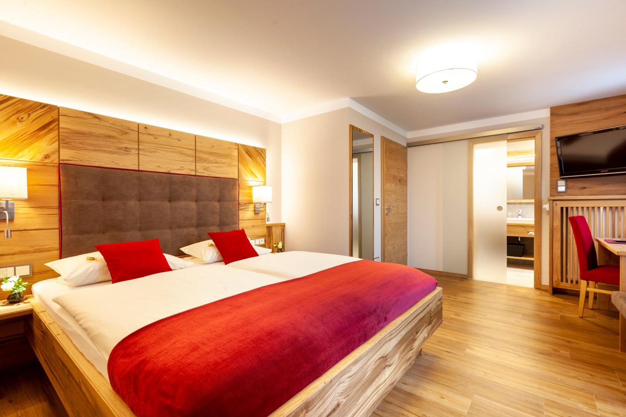 Genusshotel Hohenbogen نيوكيرتشن بيم هيليغين بلوت المظهر الخارجي الصورة