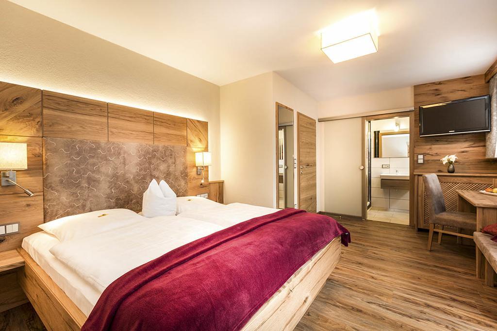 Genusshotel Hohenbogen نيوكيرتشن بيم هيليغين بلوت المظهر الخارجي الصورة