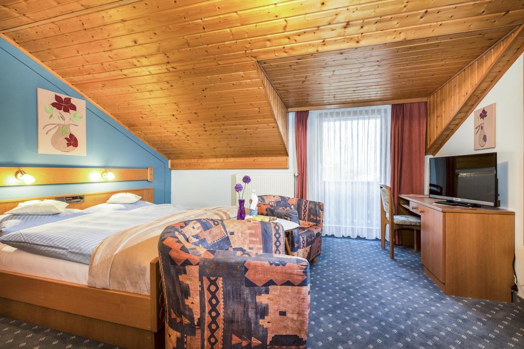 Genusshotel Hohenbogen نيوكيرتشن بيم هيليغين بلوت المظهر الخارجي الصورة