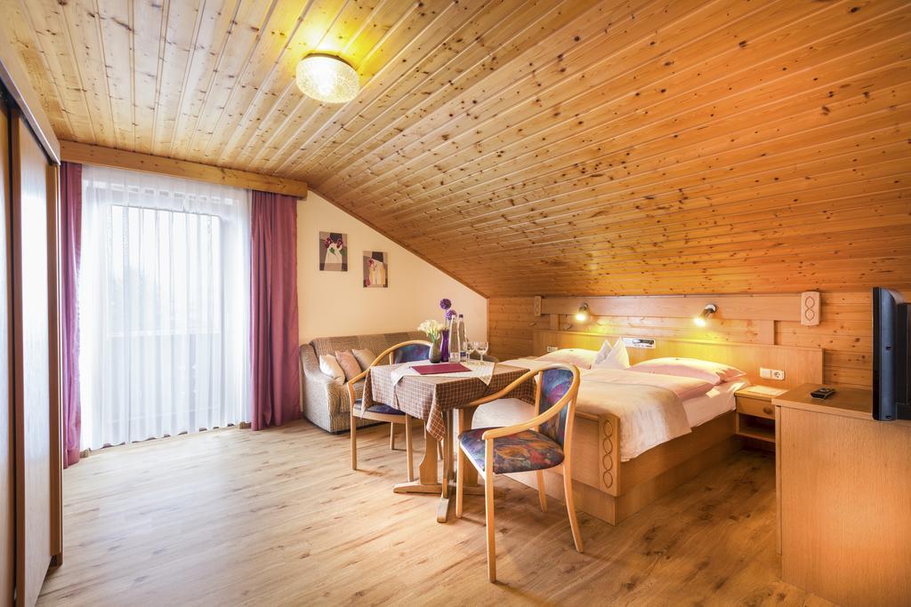 Genusshotel Hohenbogen نيوكيرتشن بيم هيليغين بلوت المظهر الخارجي الصورة