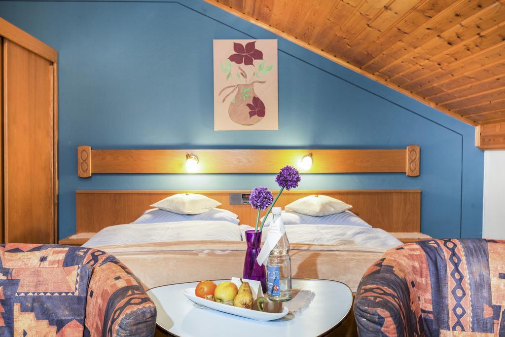 Genusshotel Hohenbogen نيوكيرتشن بيم هيليغين بلوت المظهر الخارجي الصورة