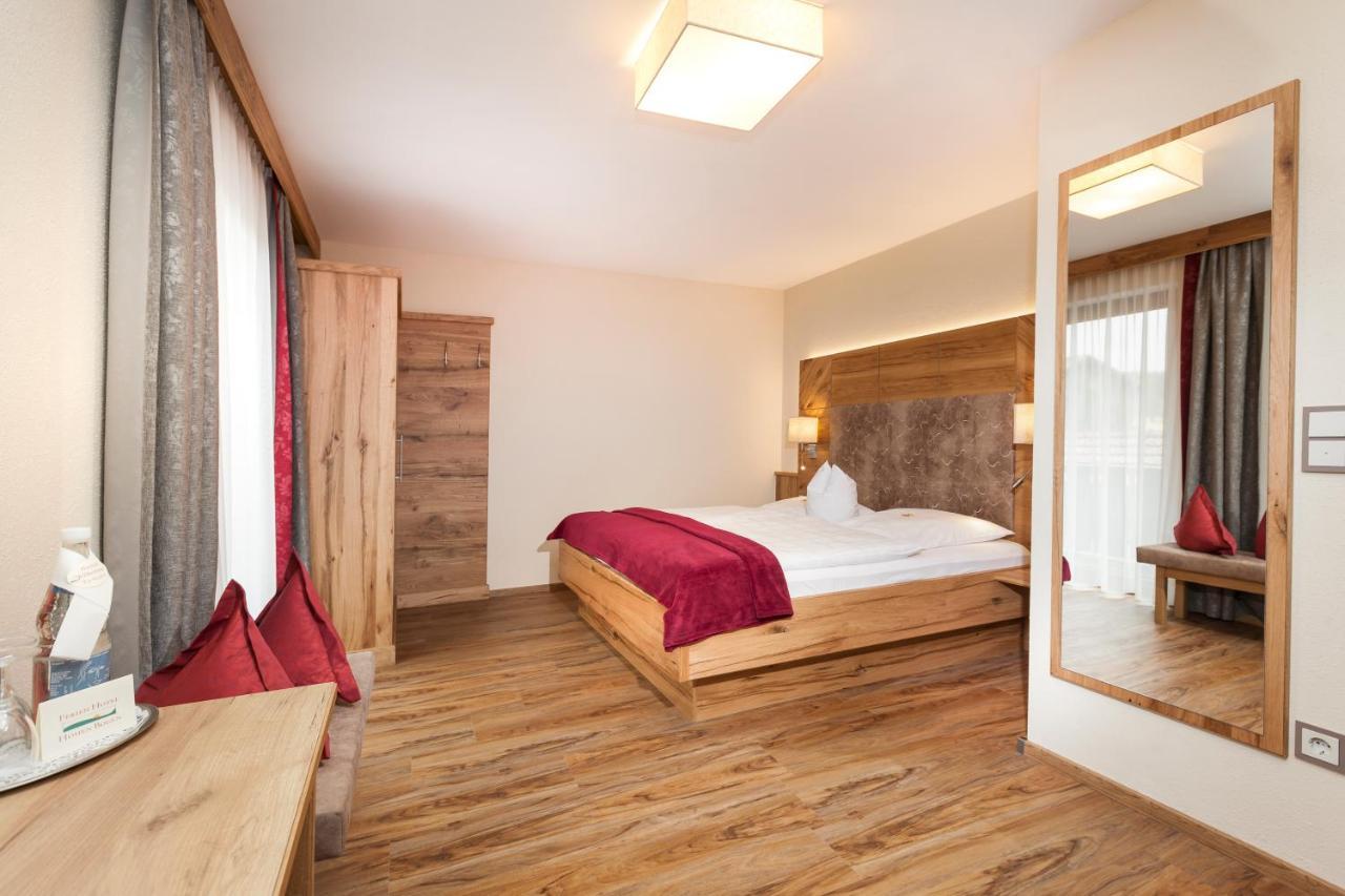 Genusshotel Hohenbogen نيوكيرتشن بيم هيليغين بلوت المظهر الخارجي الصورة