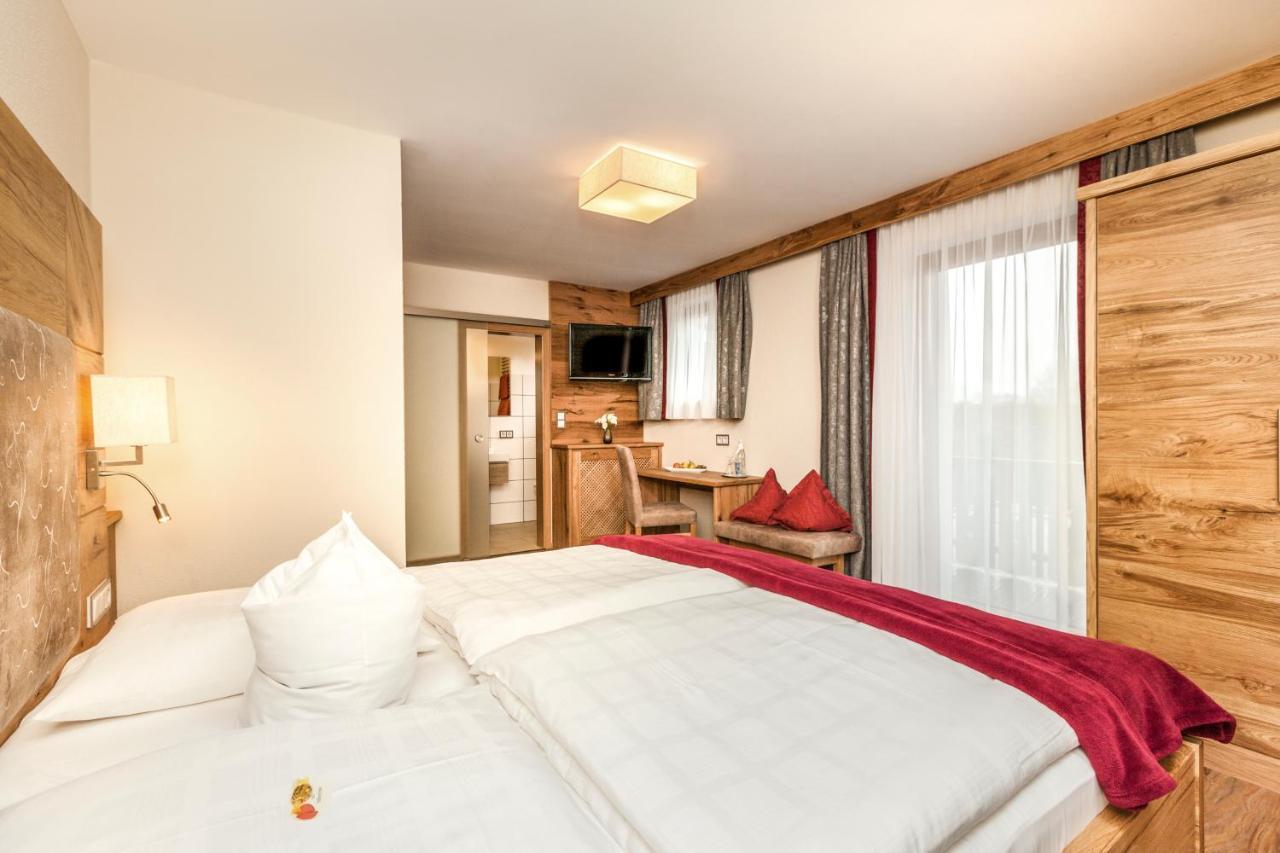 Genusshotel Hohenbogen نيوكيرتشن بيم هيليغين بلوت المظهر الخارجي الصورة