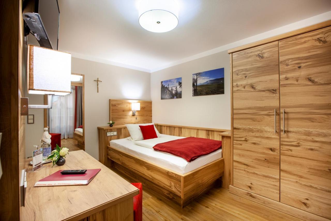 Genusshotel Hohenbogen نيوكيرتشن بيم هيليغين بلوت المظهر الخارجي الصورة